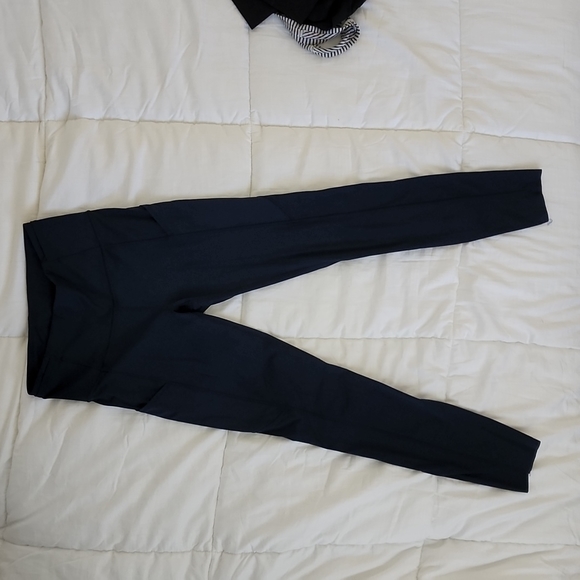 Lulu lemon 7/8 pants - Picture 2 of 9